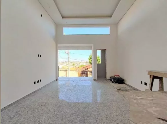 Imagem Casa duplex à venda, 3 quartos, 1 suíte, 2 vagas, Santa Mônica - Belo Horizonte/MG
