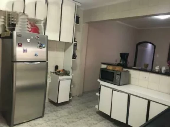 Imagem Sobrado com 3 Quartos e 3 banheiros à Venda, 237 m² por R$ 650.000