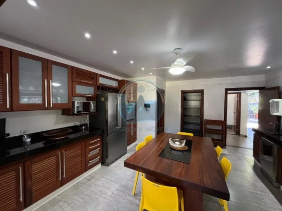 Imagem Imperdível Casa à Venda em Ubatuba-SP: 6 quartos, 4 suítes, 3 salas, 5 banheiros, 7 vagas, 753,00m²!