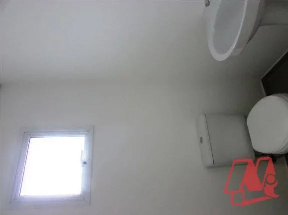 Imagem Na rua Luzitana, sala nova de 40 m².