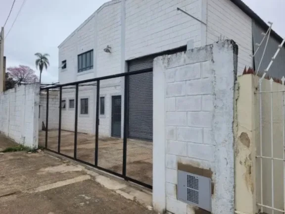 Excelente oportunidade de locação: Barracão comercial na Boa Vista, Sorocaba-SP, com 400m², 1 sala, 2 banheiros e 2 vagas