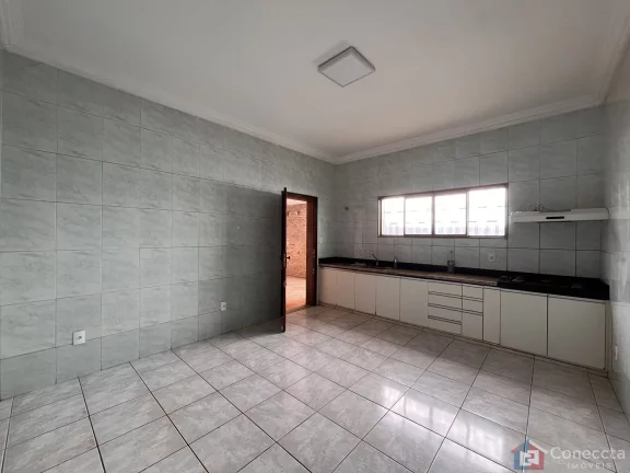 Imagem Casa à Venda no Centro de Patos de Minas – 3 Quartos, Suíte e 330m² de Conforto
