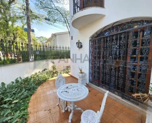 Imagem Casa de Luxo à Venda ou Locação em Jardim Paulista, São Paulo-SP: 3 quartos, 3 suítes, 3 salas, 5 banheiros, 4 vagas, 240 m².