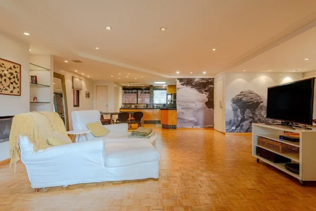 Imagem Imperdível oportunidade de investimento: Apartamento de 2 quartos na Vila Nova Conceição, São Paulo-SP com 154,00m² e 2 vagas.