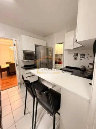 Imagem Apartamento 3 dormitórios, sendo 1 suíte, sala para 2 ambientes, pisos em madeira, sacada com vidr...