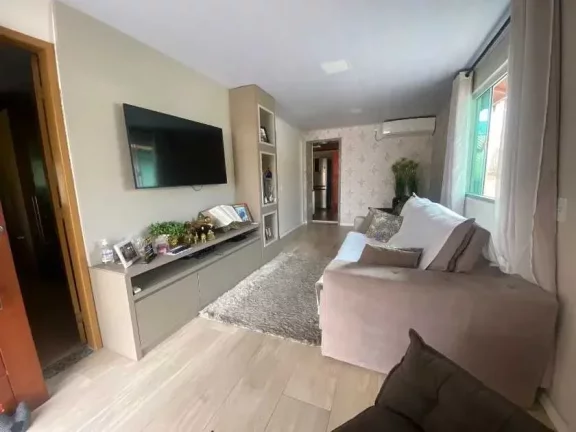 Imagem Casa com 3 dormitórios sendo 1 suíte e 3 vagas de garagem no Centro de Porto Belo