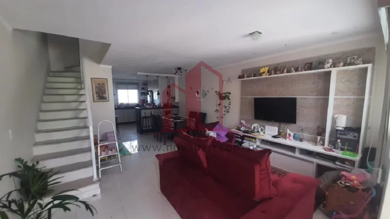 Imagem Imperdível Casa à Venda no Centro de Franco da Rocha-SP: 2 quartos, 1 suíte, 1 vaga de garagem, 100m² de área!