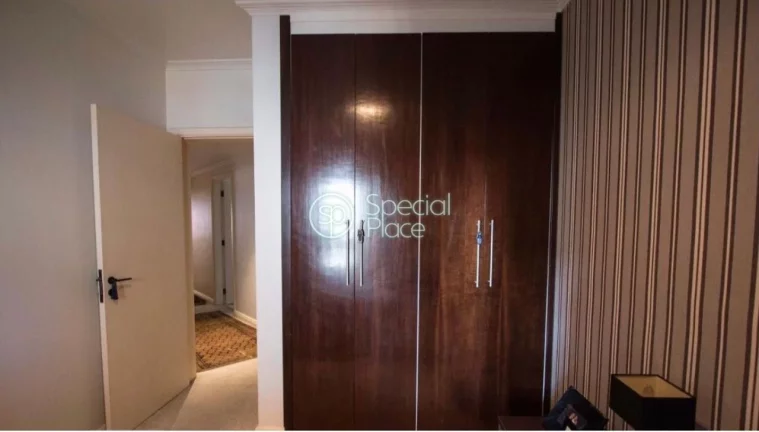 Imagem Ótima oportunidade no Real Parque. Apartamento original com 256m2 de área privativa, 4 dormitório...