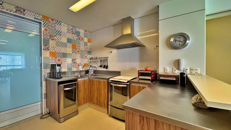 Imagem Apartamento pé na areia à venda na Riviera de São Lourenço Módulo 07: 3 quartos, 3 suítes, 3 salas, 3 vagas de garagem - 161,85m².