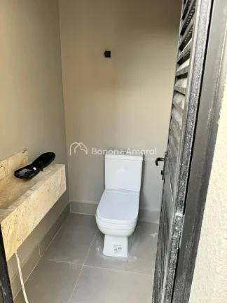 Imagem Casa térrea com 3 suítes à venda no Condomínio Terras da Estância em Paulínia, SP.

Esta linda...
