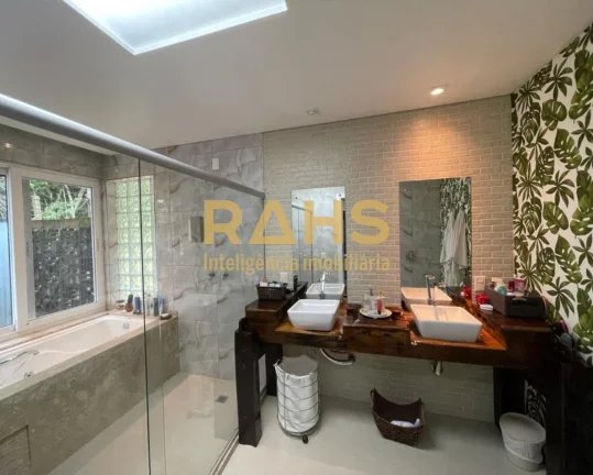 Imagem Linda casa com piscina e pista de skate no bairro São Marcos. Se tem algo que esse momento de pande...