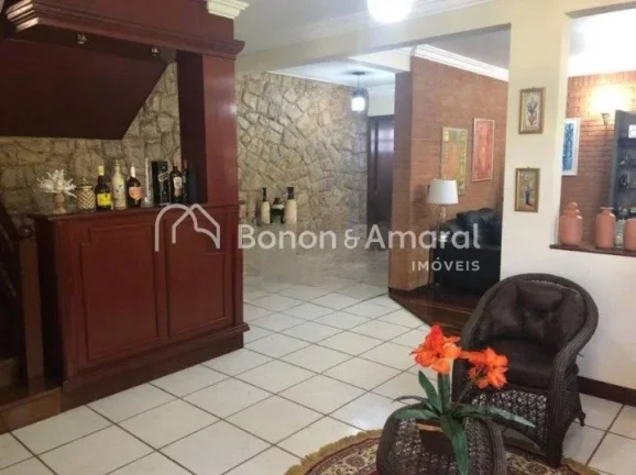 Imagem Linda casa com 900m de terreno e 610 m de construção, escritório, despensa com adega, churrasquei...