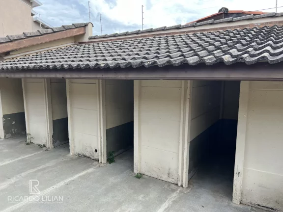 Imagem Casa com um dormitório, sala, cozinha, banheiro, churrasqueira e canil com vários boxes