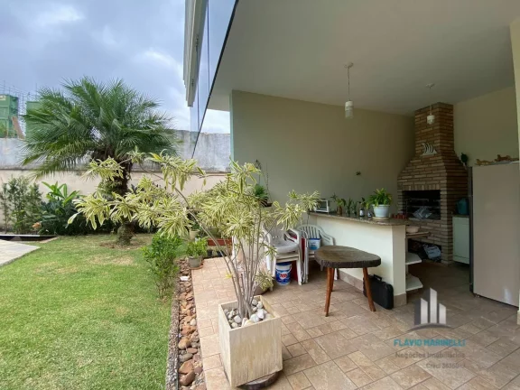 Imagem Melville Belíssima Casa de Esquina de 462m² com 4 Suítes e 6 Vagas de Garagem