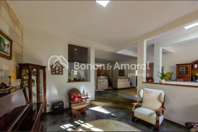 Imagem Casa excelente, com 6 quartos, todos são suítes, 8 banheiros, com elevador, 5 pontos de ar condici...