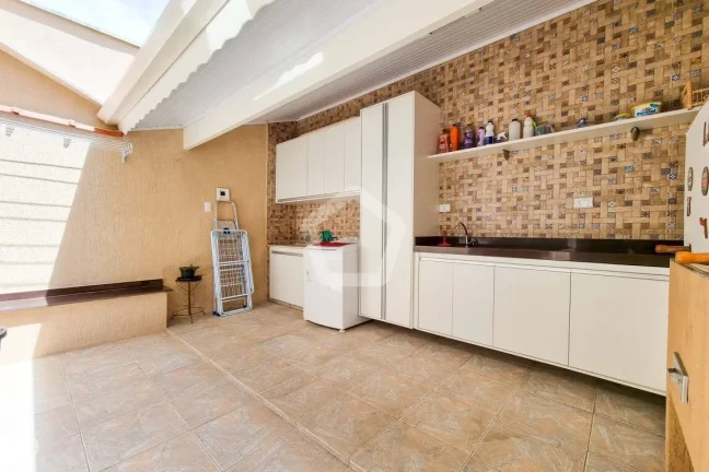 Imagem Casa 04 Dormitórios 1 Suíte com varanda 2 vagas de garagem