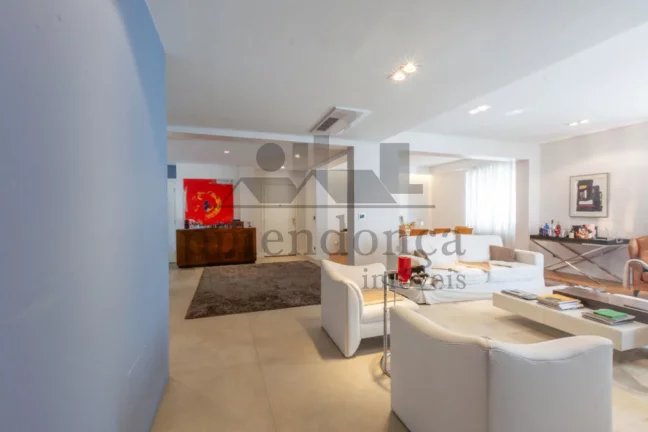 Imagem Apartamento reformado em edifício clássico da Av Angélica, ao lado da Praça Buenos Aires.