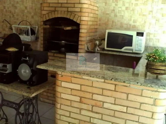 Imagem Casa em condomínio à venda no Rio de Janeiro-RJ, bairro Taquara: 3 quartos, 1 suíte, 2 salas, 2 banheiros, 1 vaga, 200m².