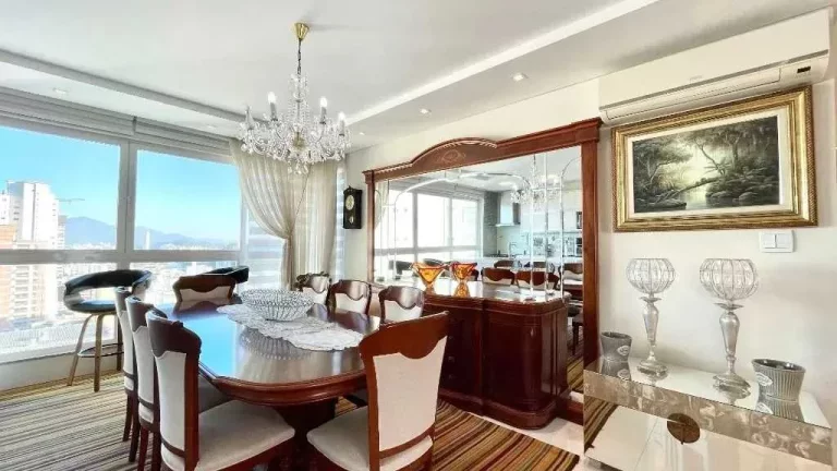 Imagem Apartamento mobiliado de alto padrão com 4 dormitórios e 3 vagas no Centro de Balneário Camboriú