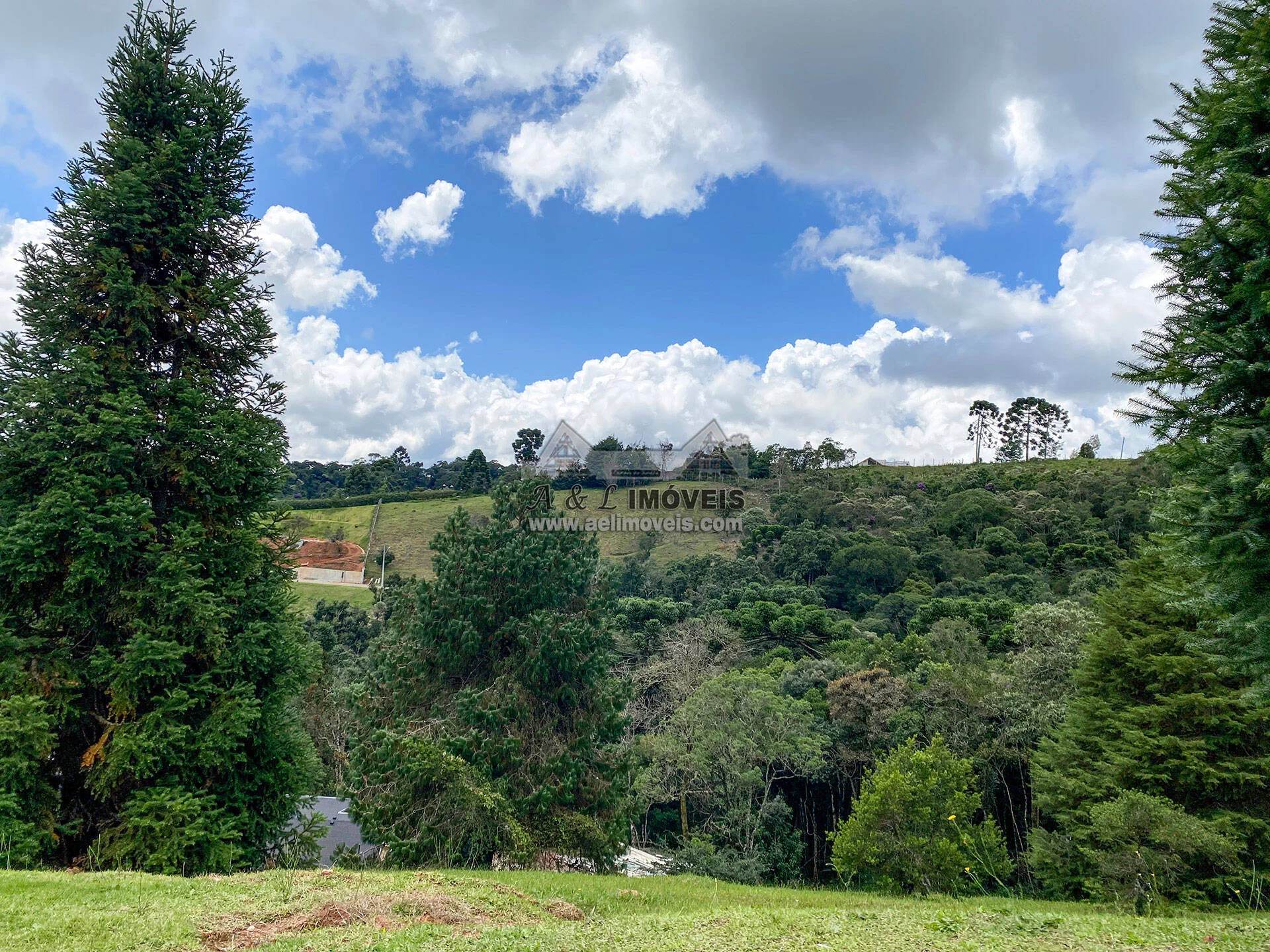 Imagem Terreno à venda em Campos do Jordão – Em loteamento de alto padrão