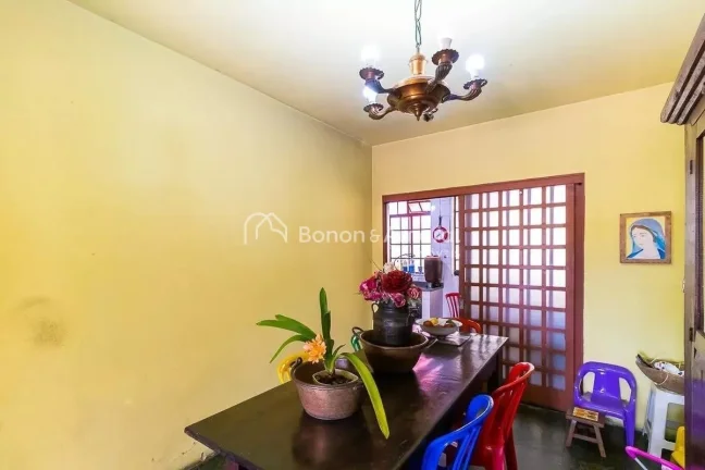 Imagem Casa à venda com 214m², 4 quartos e 2 vagas
