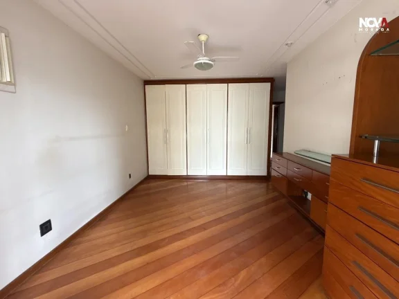 Imagem Apresentamos este amplo e sofisticado apartamento localizado na Praia da Costa, um dos endereços ma...