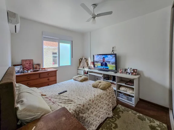 Imagem Apartamento com 2 dormitórios, sendo 1 suíte e dependência completa a 1/2 quadra da praia à venda no Embaré, Santos/SP