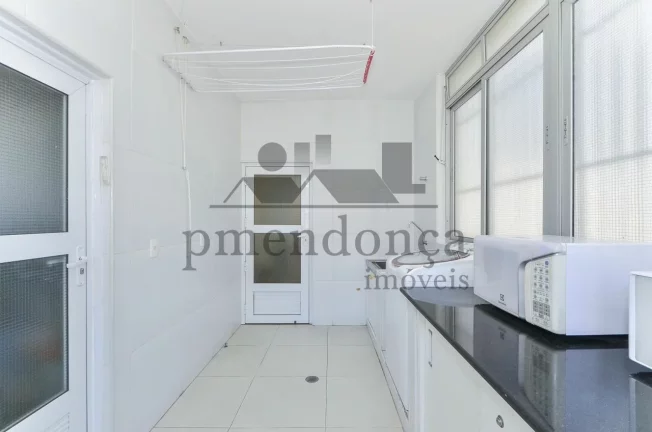 Imagem Apartamento encantador à venda em Higienópolis, com 3 quartos ( 1 suíte ) e 1 vaga, 191m²