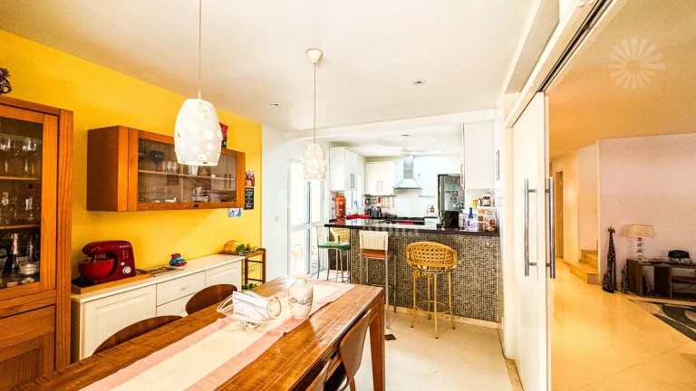 Imagem Casa de esquina com 240m² - 4 quartos - 2 suítes | Tamboré 7 - R$2.799.000 | Alphaville