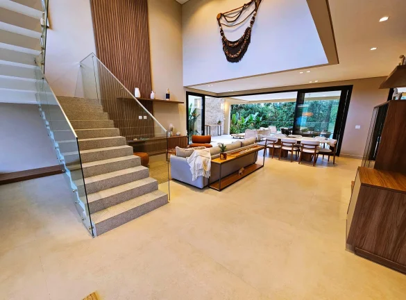 Imagem Casa de Luxo à Venda na Riviera de São Lourenço Módulo 16: 5 Quartos, 5 Suítes, Piscina e Área Gourmet