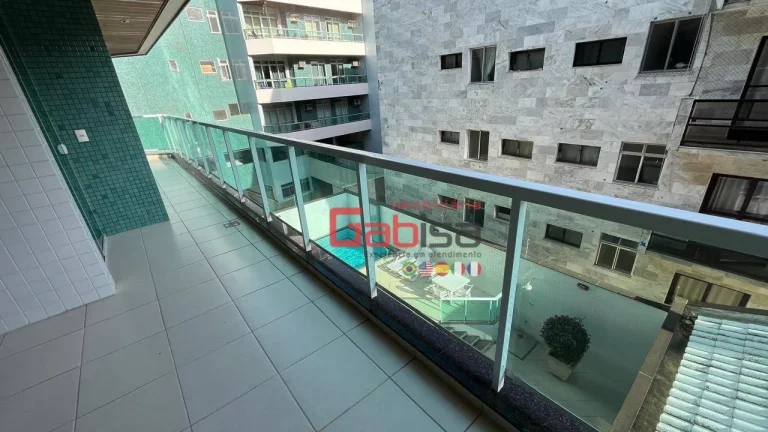 Imagem Apartamento com 3 dormitórios para alugar, 120 m² por R$ 6.016,67/mês - Algodoal - Cabo Frio/RJ