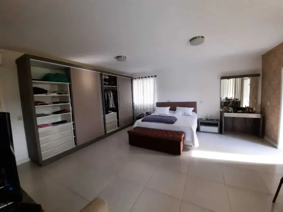 Casa de alto padrão mobiliada com 3 dormitórios sendo 1 suíte e 5 vagas de garagem em Penha