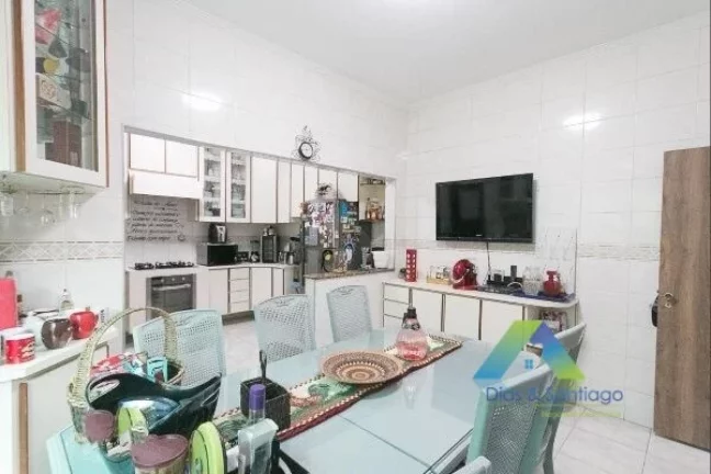 Imagem Casa à venda com 205m², 3 quartos e 2 vagas