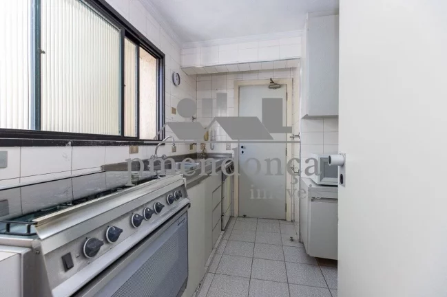 Imagem Excelente apartamento em Perdizes com elevador privativo, um por andar, 162m²