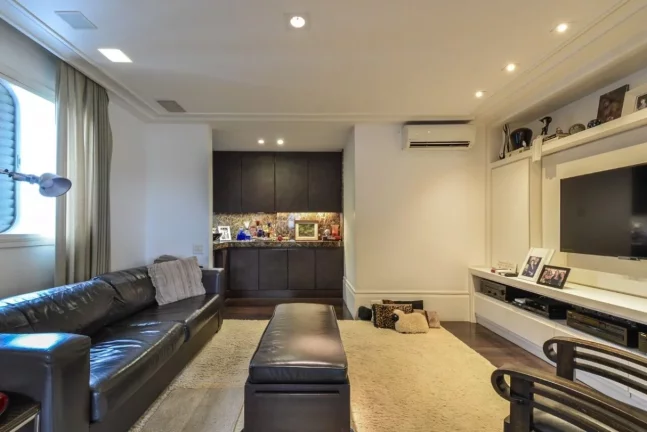 Imagem Apartamento reformado com 4 dts (2 suítes) e 5 vagas, com vista Pacaembu