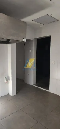 Imagem Casa Comercial Ampla com 7 Vagas, Salão e Estrutura Completa