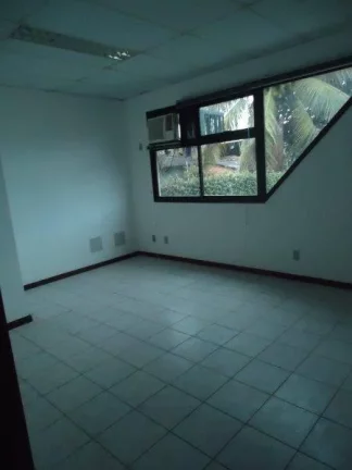 Imagem Galpão para alugar, no Espaço 10 galpões, em Lauro de Freitas, Portão, 246m2