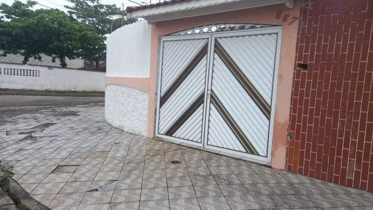 Imagem Casa para Venda em Itanhaém, Balneário Gaivota, 3 dormitórios, 1 suíte, 1 banheiro, 4 vagas