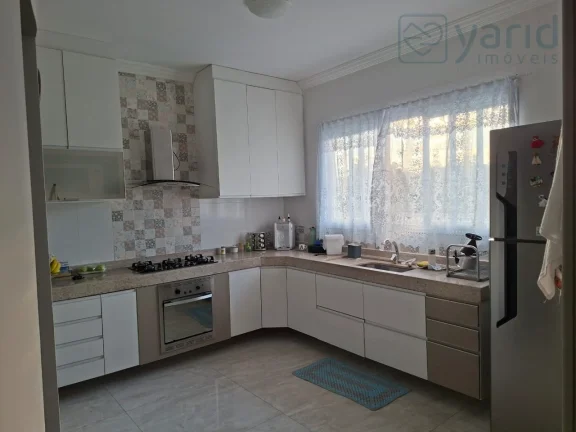 Imagem Casa em Condomínio de Luxo em Jundiaí-SP: 3 Quartos, Suíte, 4 Vagas - Jardim Celeste