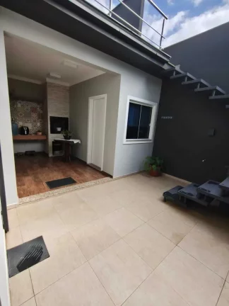Imagem Casa mobiliada com 2 dormitórios sendo 1 suíte e 1 vaga de garagem no bairro Vila Nova em Joinville