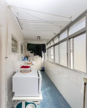 Imagem Apartamento amplo, living para 2 ambientes com piso de tacos, 03 dormitórios com piso de tacos e ar...