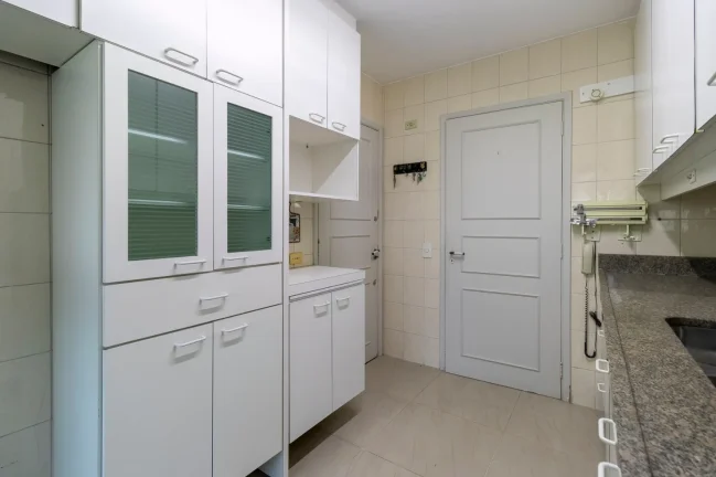 Imagem Apartamento Moema - 89M², 3 Dorms, 1 Suíte, 2 Vagas, Varanda, Armários, Dependência Completa de Serviço, Split.