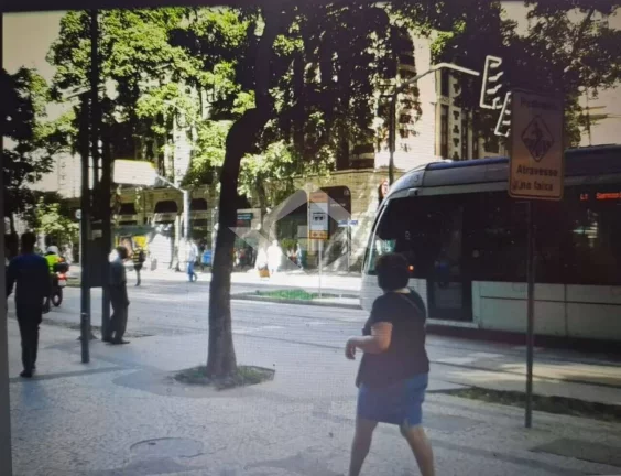 Imagem Loja Comercial 532m² na Rua da Carioca | Centro do Rio | Frente de Rua