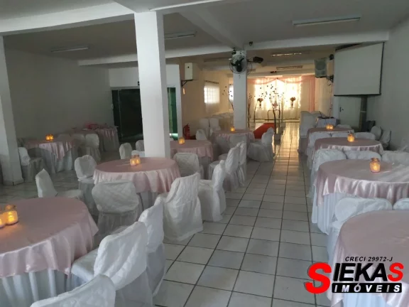Imagem Salão Comercial na Vila Santana, São Paulo-SP: 2 Salas, 6 Banheiros, 3 Vagas, 300m². Venha Conferir!