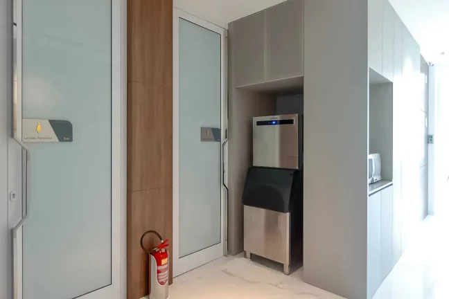 Imagem Apartamento vista mar e andar alto! Com 4 suítes e 3 vagas no Bairro Pioneiros em Balneário Camboriú