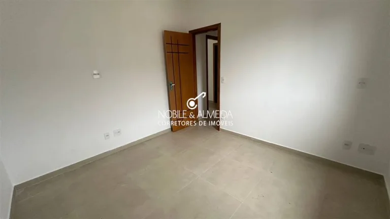 Imagem Fino acabamento, piscina e 2 vagas de garagem privativas.