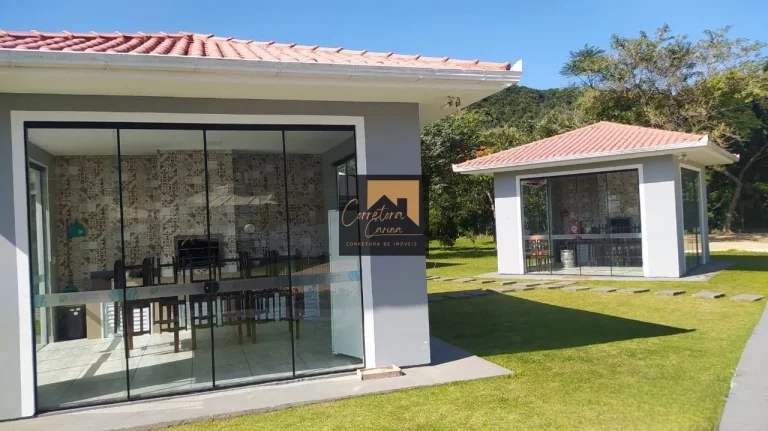 Imagem Terreno plano de 300 m² em condomínio fechado! Localizado na Praia de Fora a 600 metros da Praia! ...