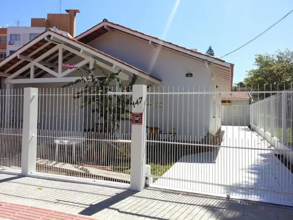 Casa para Venda em Florianópolis / SC no bairro Cachoeira do Bom Jesus