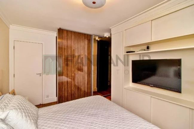 Imagem Apartamento de alto padrão para locação na Indianópolis, São Paulo-SP: 3 quartos, 3 suítes, 3 salas, 4 banheiros, 2 vagas e 164m².