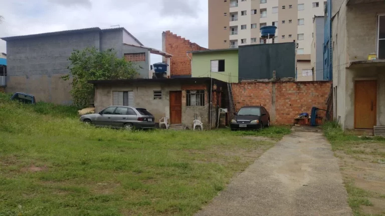 TERRENO COM CASA ANTIGA PARA CONSTRUÇÃO DE TORRES NO BAIRRO OLÍMPICO - SÃO CAETANO DO SUL